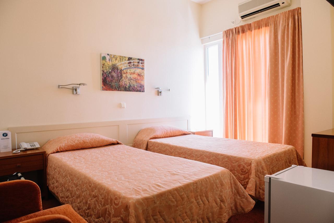 Hotel Pappas Kiáton Buitenkant foto